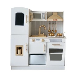 Cocina blanca y dorada en madera