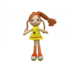 Muñeca de trapo con vestido amarillo